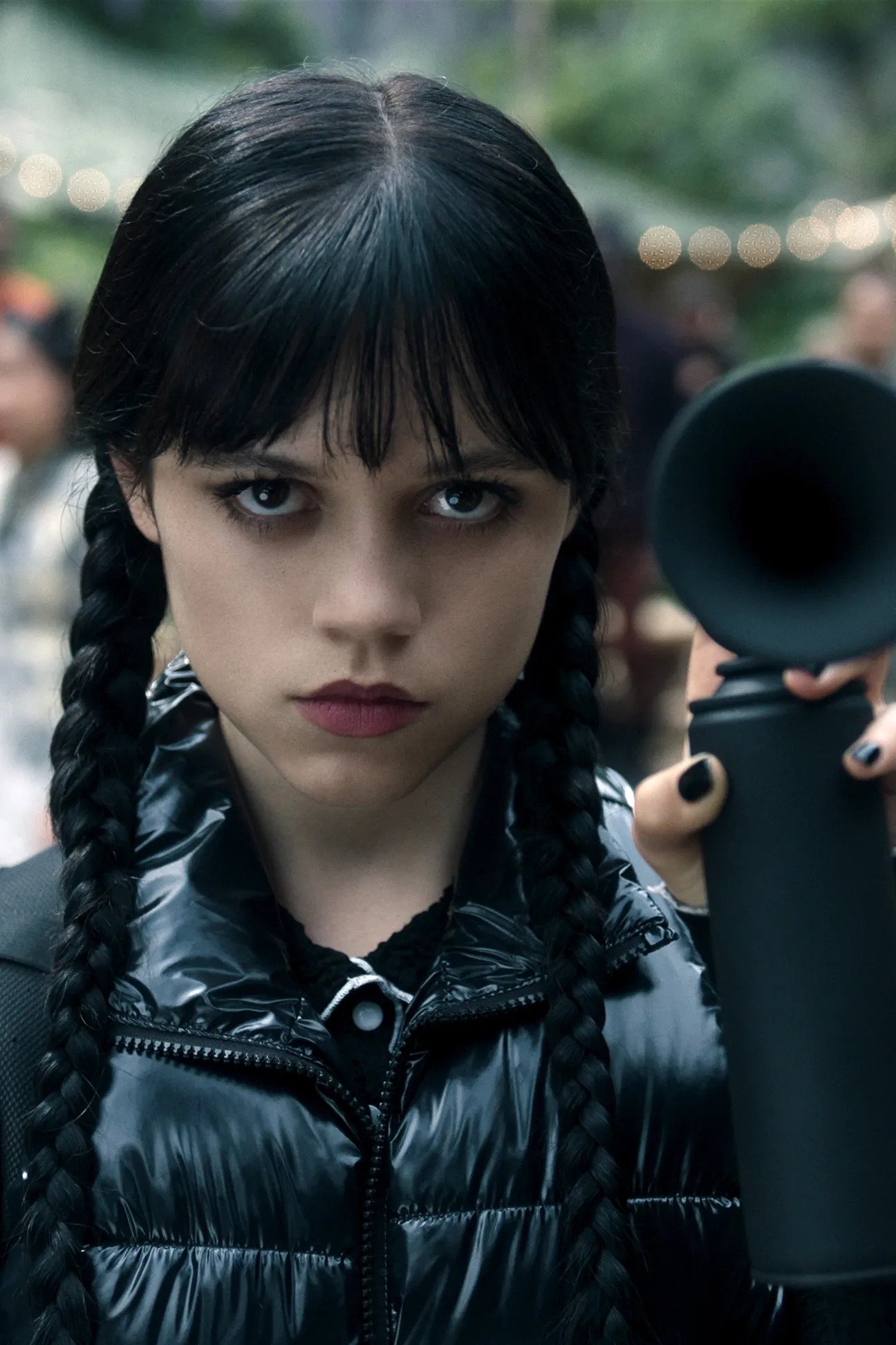 Hinh anh Wednesday - Đại sứ "soft goth makeup" 1