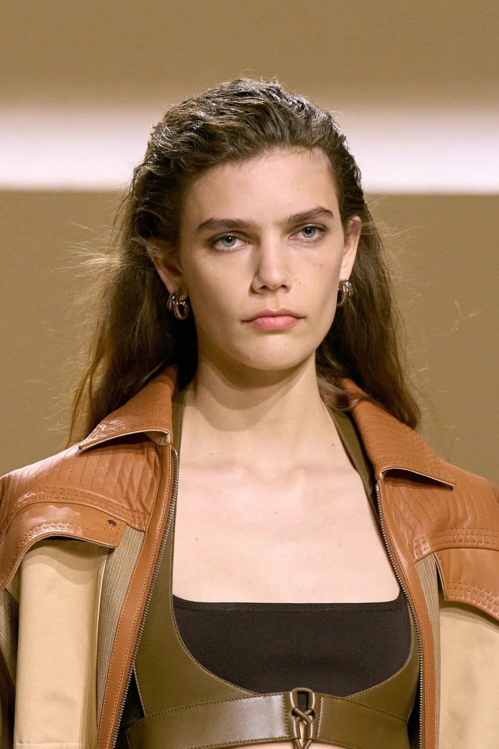 Hinh anh 9 xu hướng làm đẹp lên ngôi tại sàn diễn Xuân Hè 2026 11