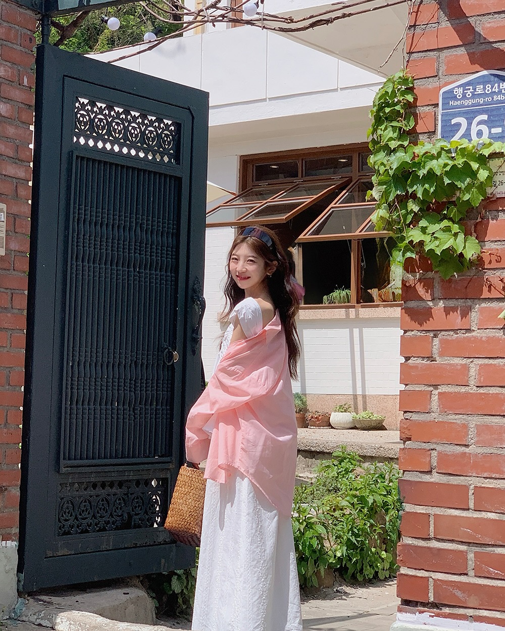 4 kiểu "áo chống nắng" sành điệu phụ nữ Hàn chăm diện nhất- Ảnh 4.