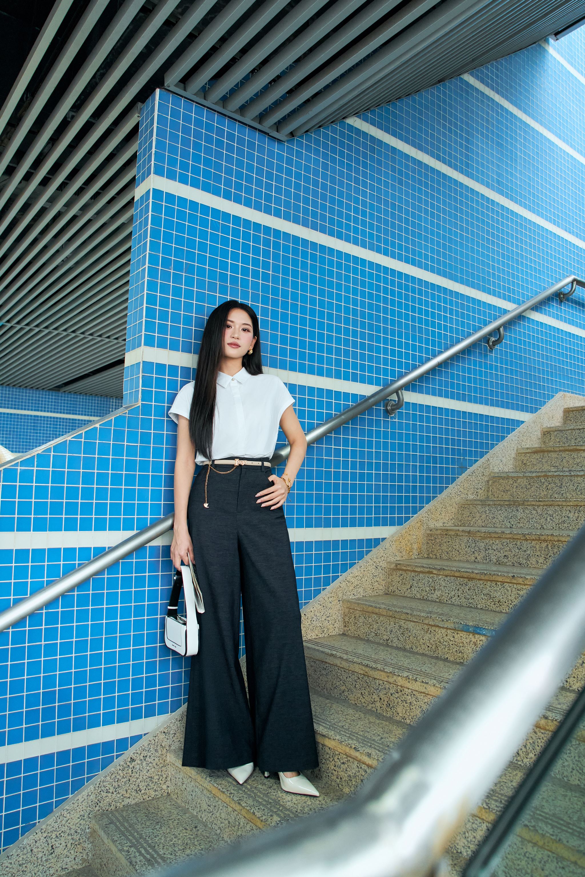 Denim mang "làn gió mới" đến thời trang công sở- Ảnh 5.