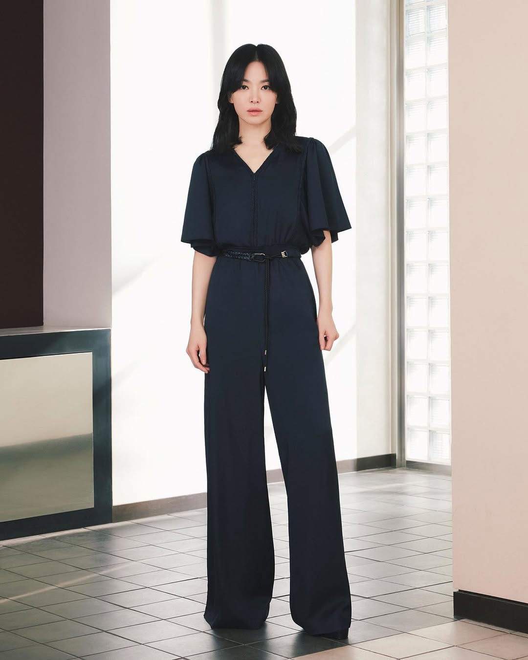 Nàng thấp bé ngoài 40 tuổi nhất định phải học 5 chiêu ăn vận tôn dáng thanh lịch như Song Hye Kyo- Ảnh 5.