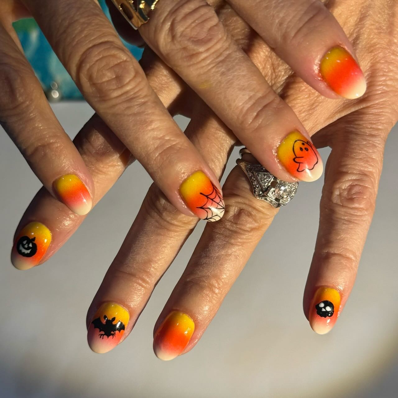 Ý tưởng nail Halloween màu cam