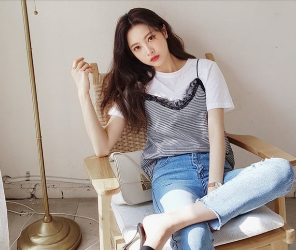 Đây là công thức được nhiều cô gái Hàn ưa chuộng vì vừa dễ thương vừa cá tính. 