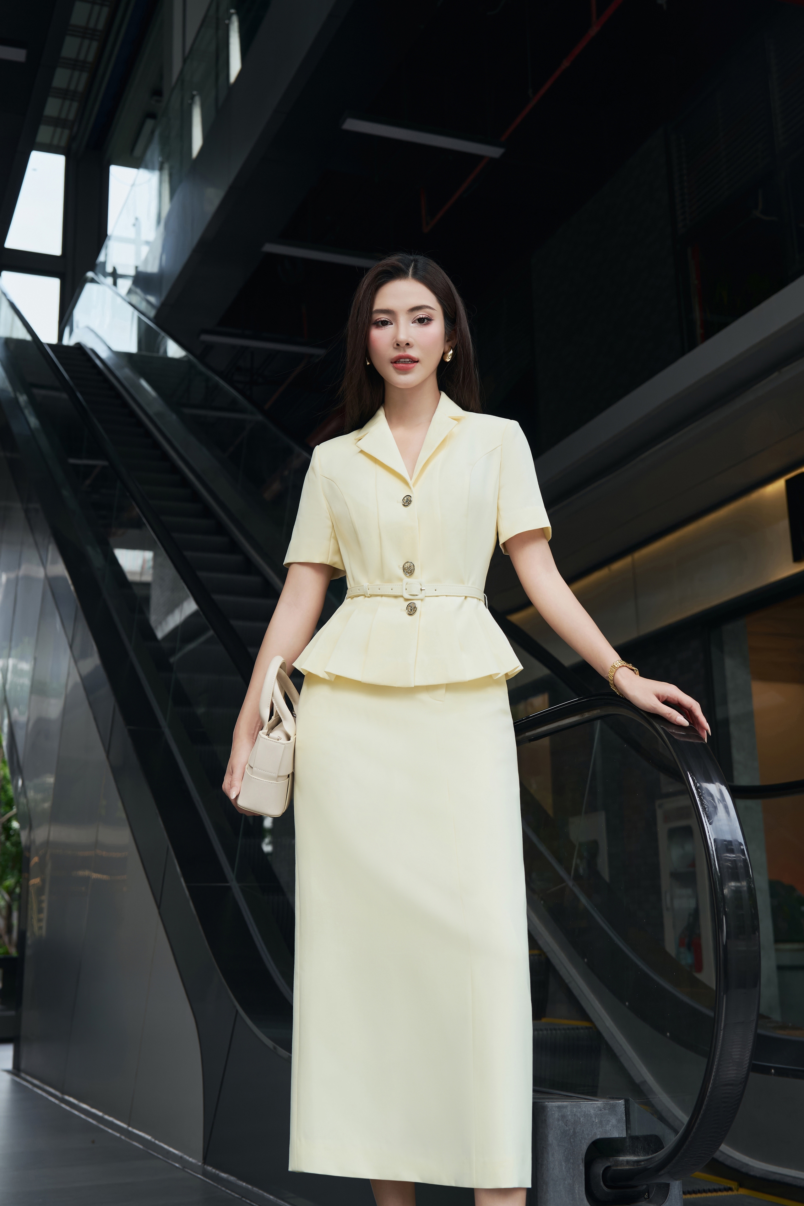 Váy "2 trong 1" - Rạng rỡ đi làm, tỏa sáng đêm tiệc- Ảnh 2.