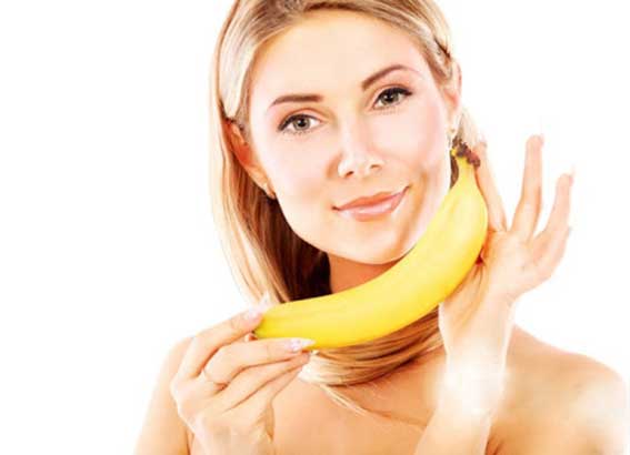 Không cần đến những loại mỹ phẩm đắt tiền, chỉ với một quả chuối chín, bạn đã có trong tay “chìa khóa” giúp làn da trở nên mịn màng