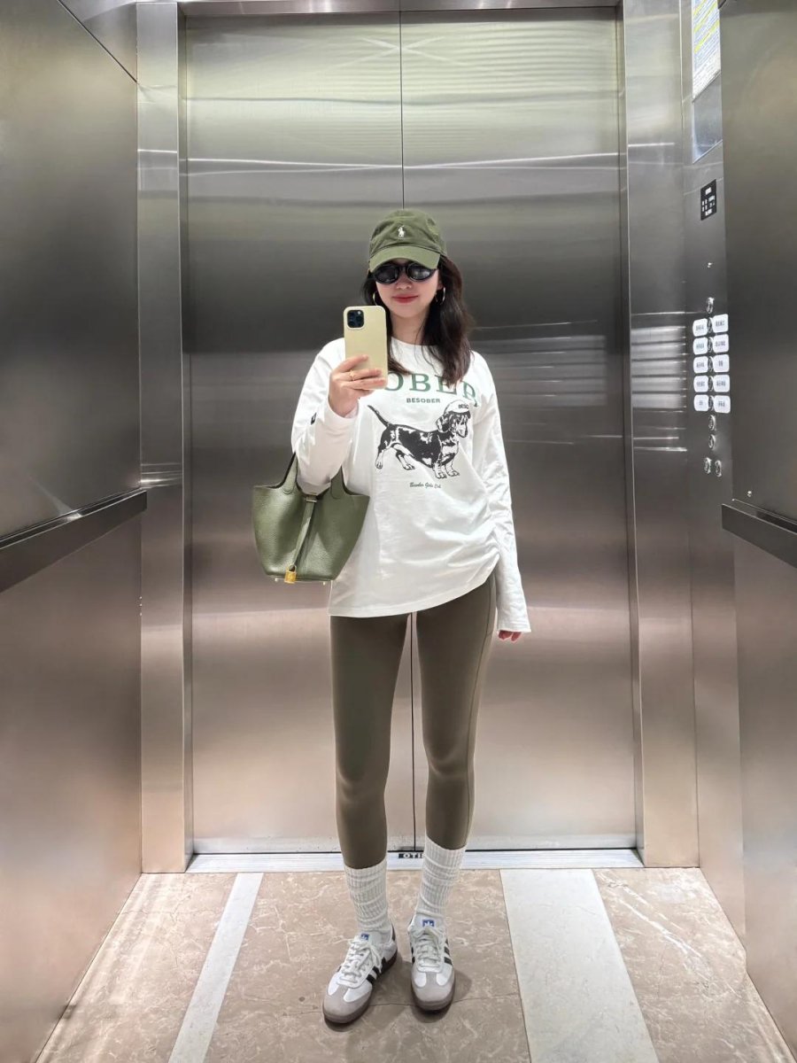 Hiệu ứng “giấu quần” tạo cảm giác đôi chân dài hơn, đồng thời giữ được sự năng động, trẻ trung.