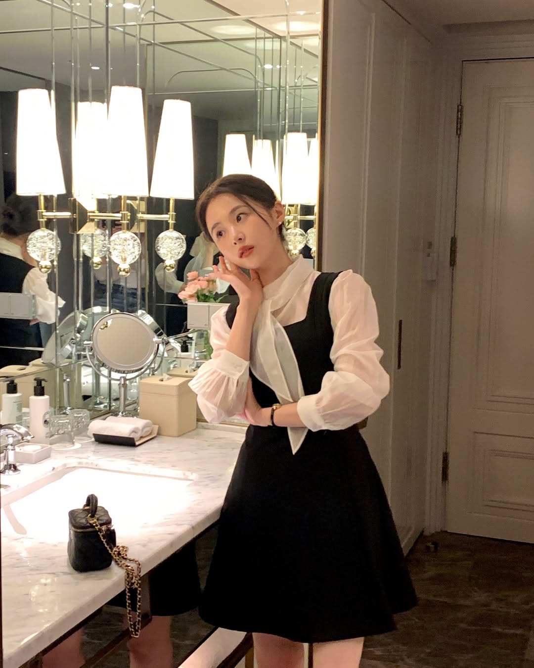 Thời tiết mát mẻ, tranh thủ diện ngay sơ mi vải voan vừa mỏng mát lại dễ mix đủ kiểu- Ảnh 5.