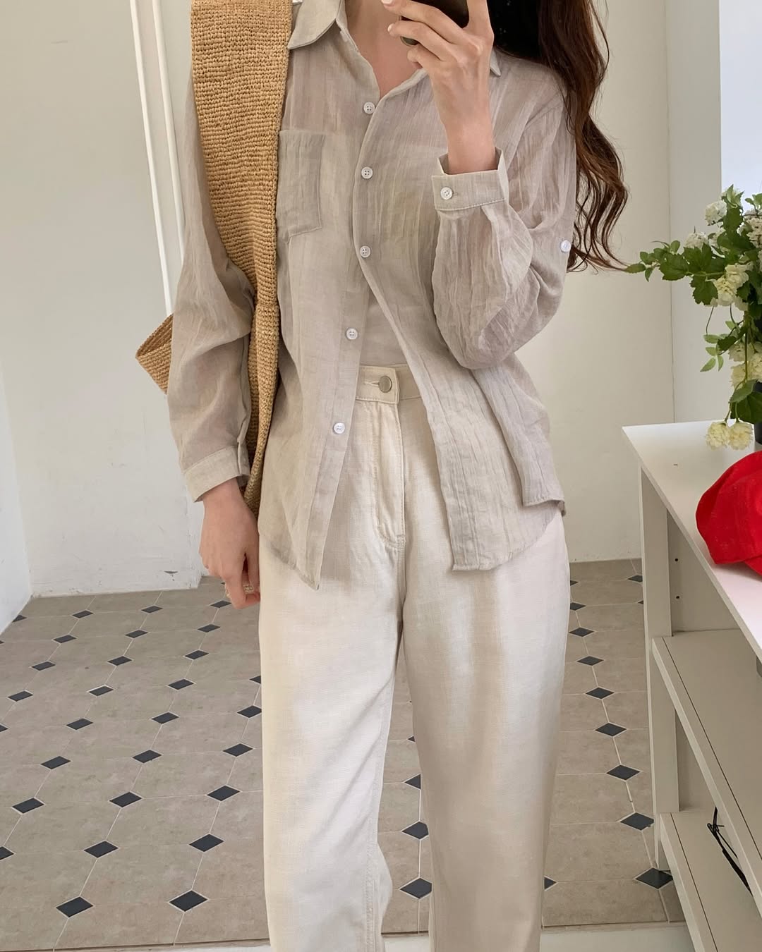 Thời tiết mát mẻ, tranh thủ diện ngay sơ mi vải voan vừa mỏng mát lại dễ mix đủ kiểu- Ảnh 3.