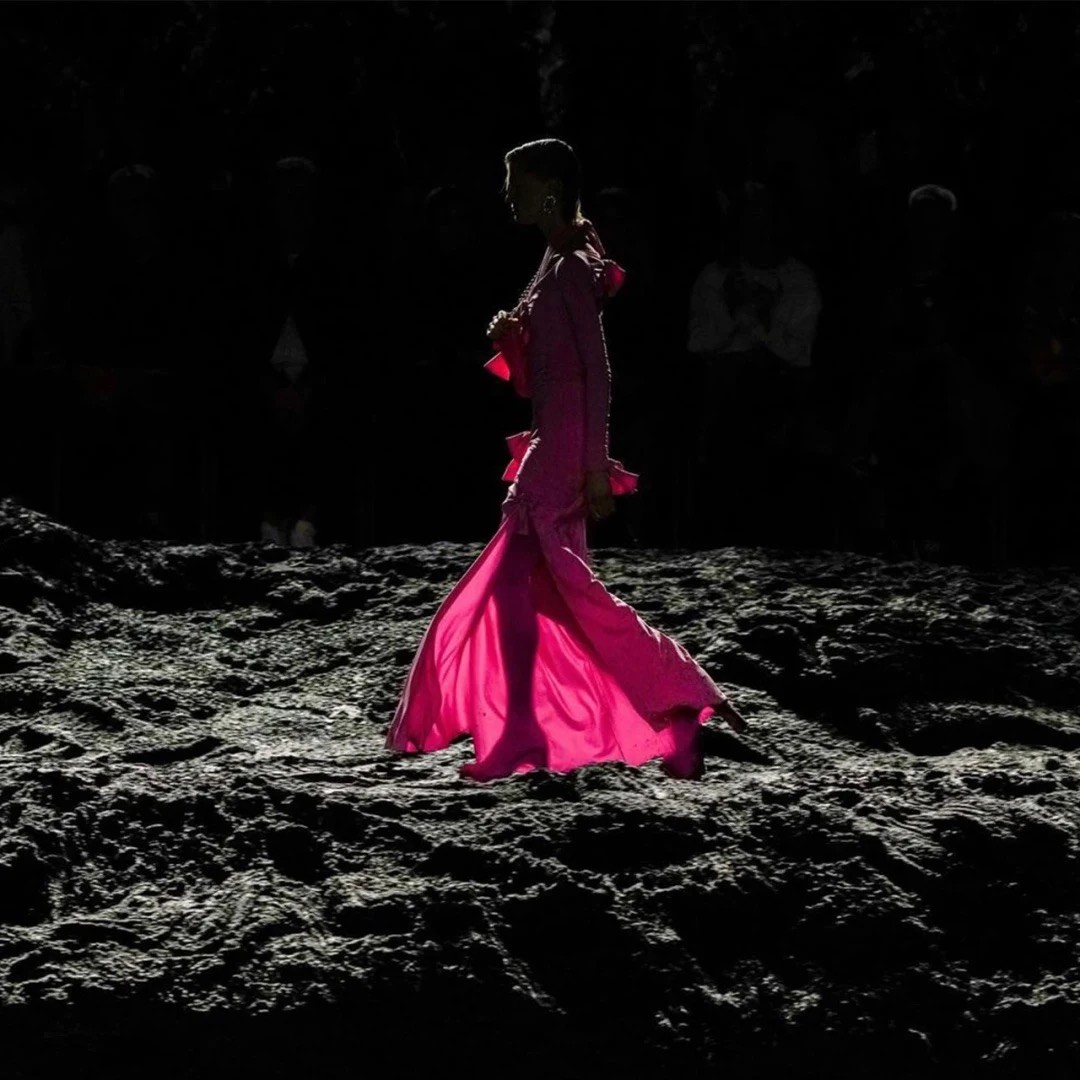 Hinh anh Vẻ đẹp lấm lem từ bùn đất trong thời trang và làm đẹp 5