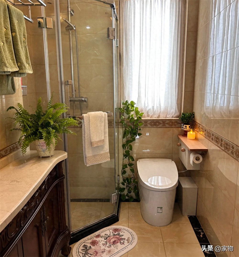 8 năm không mốc, không ố: Cách người phụ nữ trung niên giữ phòng tắm 5m² sạch như mới- Ảnh 1. 8 năm không mốc, không ố: Cách người phụ nữ trung niên giữ phòng tắm 5m² sạch như mới- Ảnh 1.