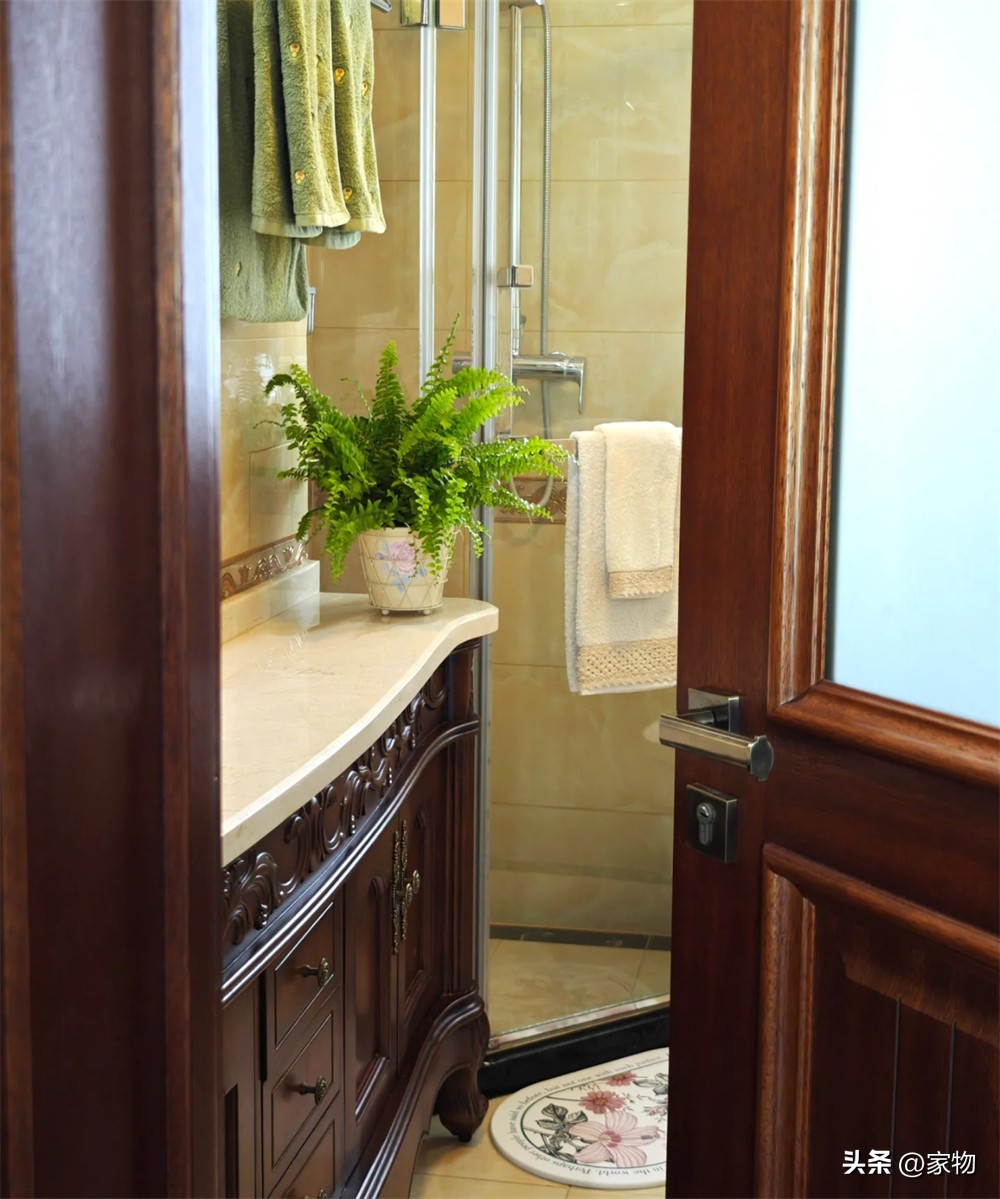 8 năm không mốc, không ố: Cách người phụ nữ trung niên giữ phòng tắm 5m² sạch như mới- Ảnh 2. 8 năm không mốc, không ố: Cách người phụ nữ trung niên giữ phòng tắm 5m² sạch như mới- Ảnh 2.