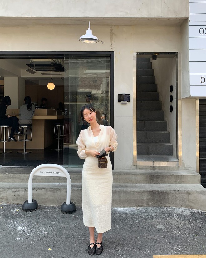 Nếu bạn yêu phong cách nhẹ nhàng, nữ tính, chân váy dài chính là lựa chọn không thể bỏ qua.