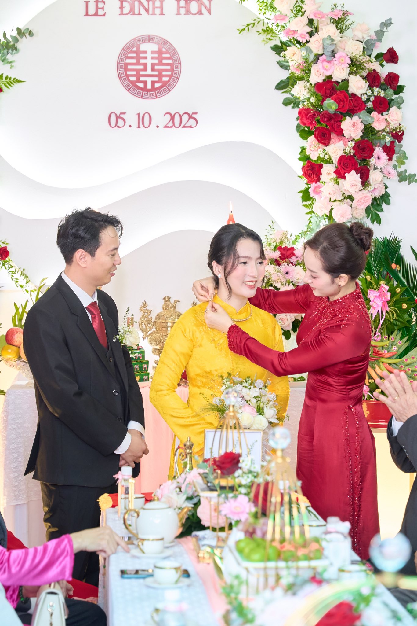 "Mẹ chồng trẻ nhất nước", sao mà giống diễn viên Phương Anh Đào: Danh tính hé lộ điều thú vị - Ảnh 4.