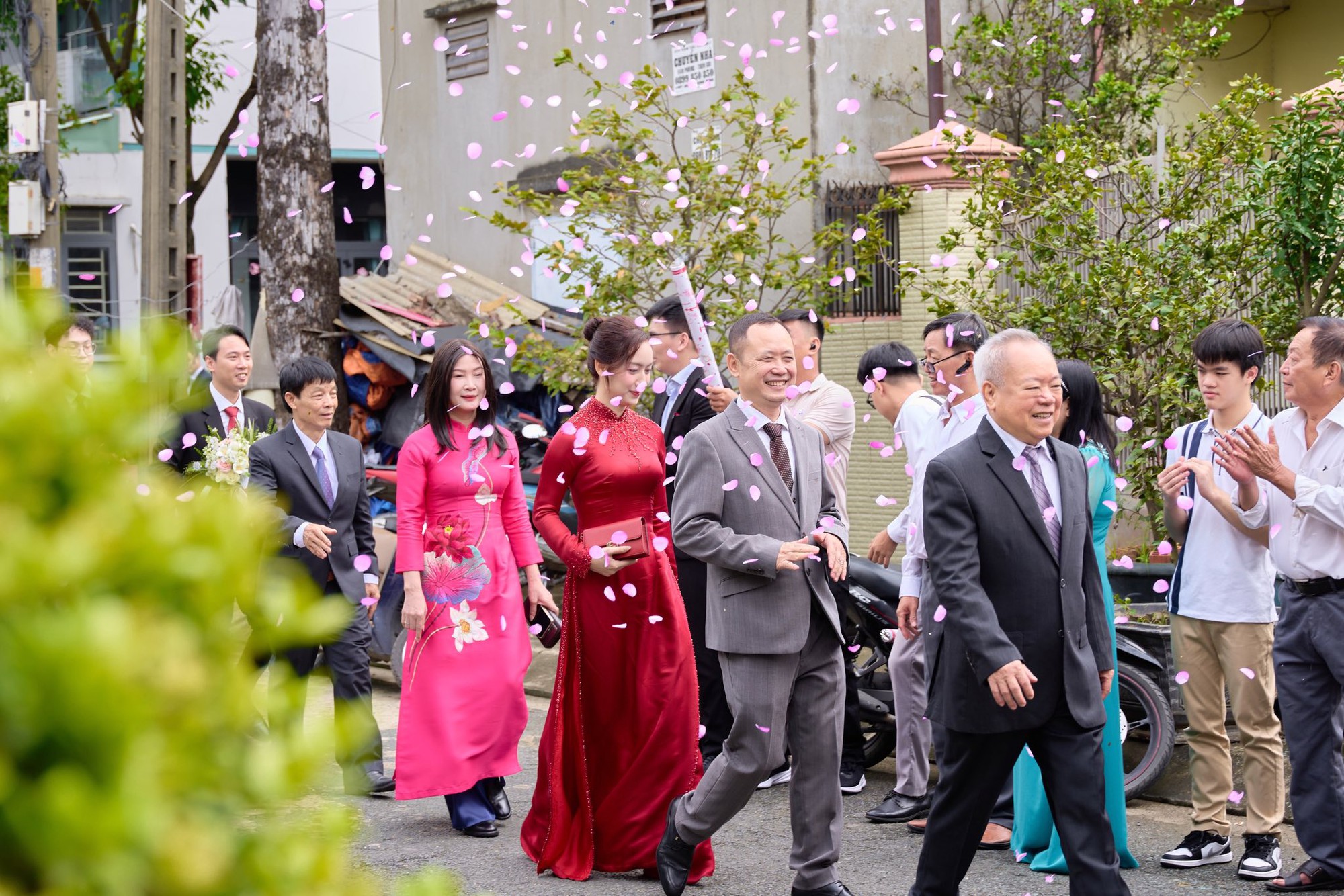 "Mẹ chồng trẻ nhất nước", sao mà giống diễn viên Phương Anh Đào: Danh tính hé lộ điều thú vị - Ảnh 7.