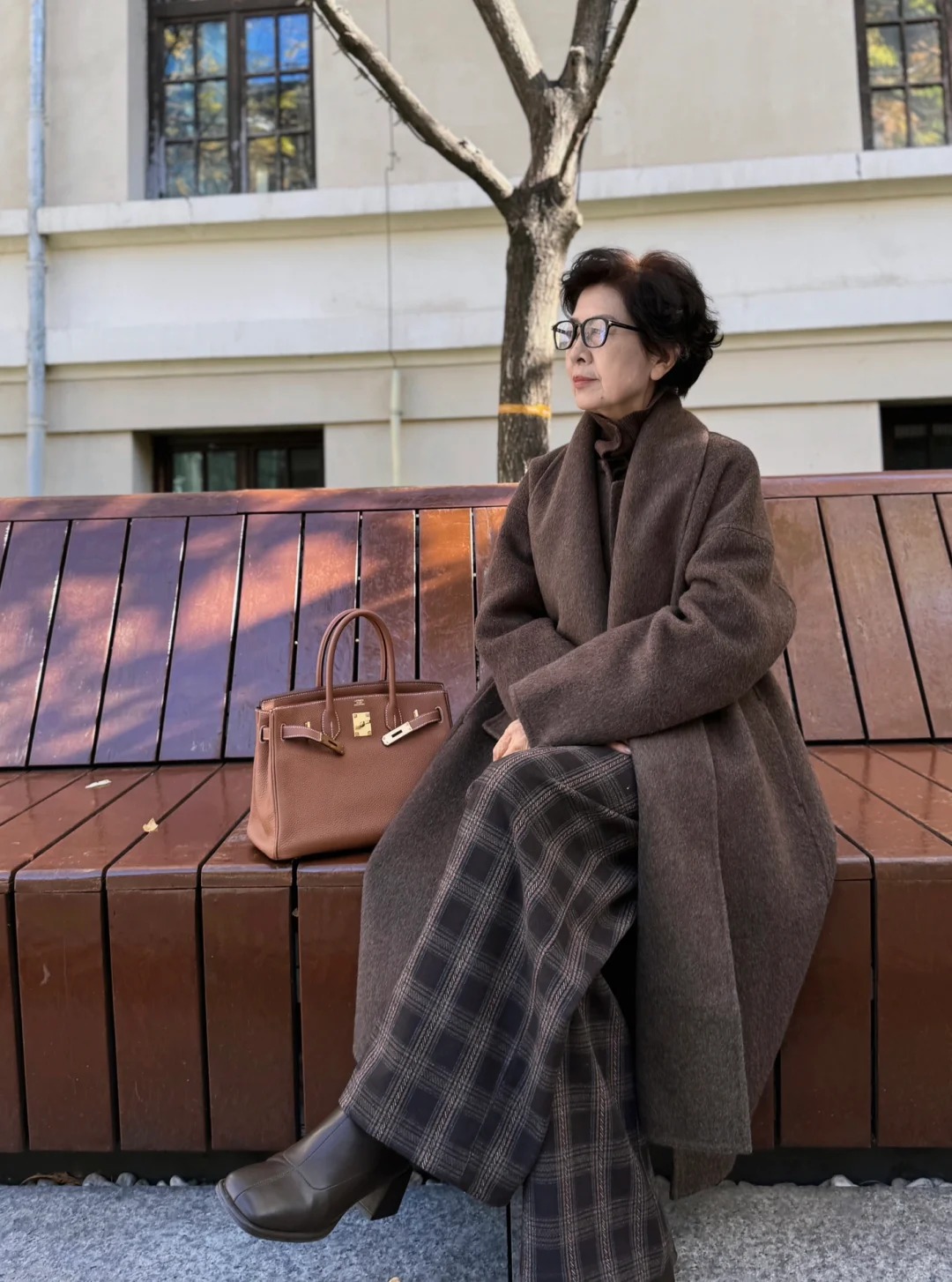 Khi già rồi, phải luân phiên ở nhà con cái, bạn mới thấm thía 4 lẽ đời cay đắng này- Ảnh 2.