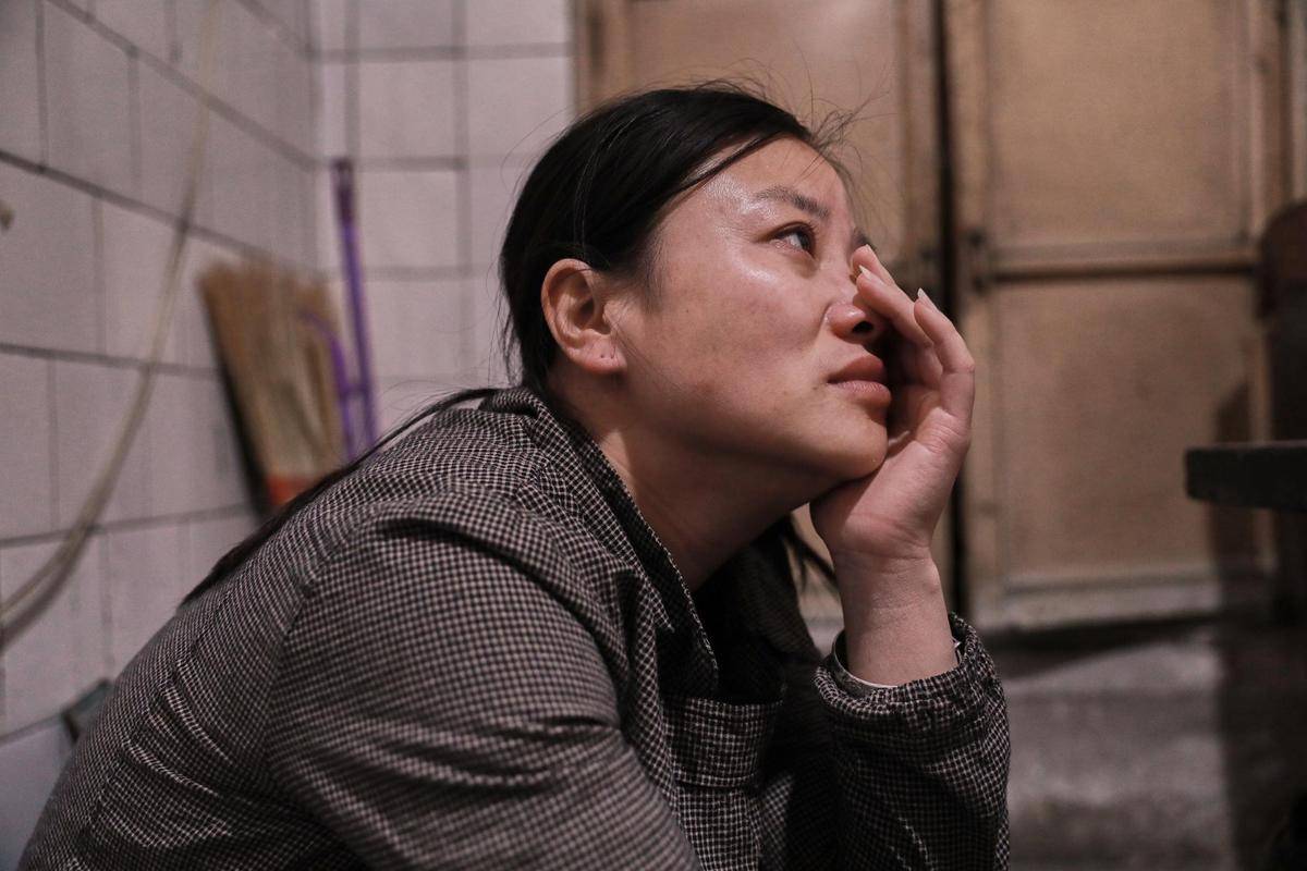 Người phụ nữ nuôi em gái thành luật sư, cho tiền mua nhà, cưới chồng, đến khi bệnh nặng xin ở nhờ, em đáp: "Nhà em đang có khách"- Ảnh 2.