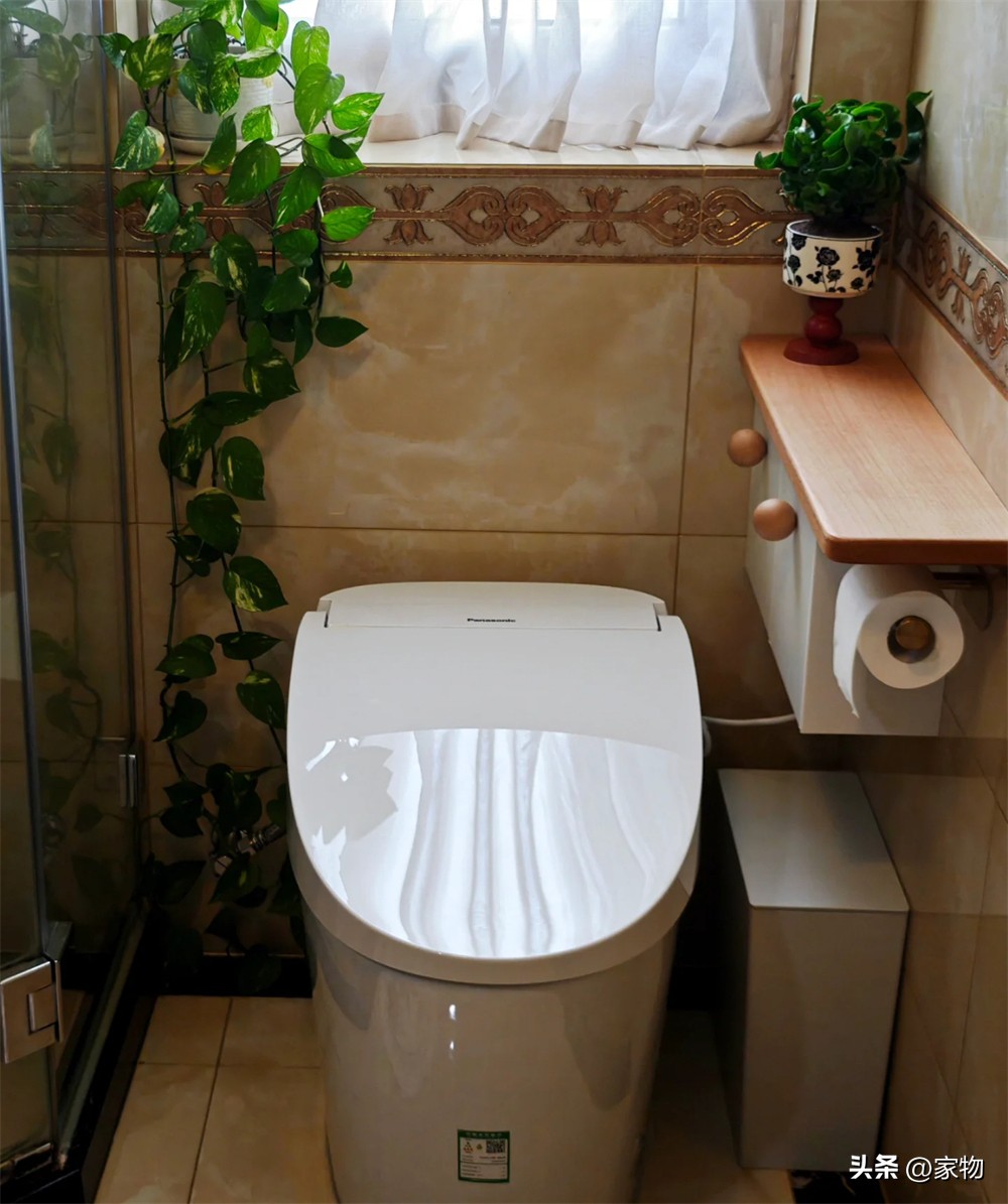 8 năm không mốc, không ố: Cách người phụ nữ trung niên giữ phòng tắm 5m² sạch như mới- Ảnh 5. 8 năm không mốc, không ố: Cách người phụ nữ trung niên giữ phòng tắm 5m² sạch như mới- Ảnh 5.