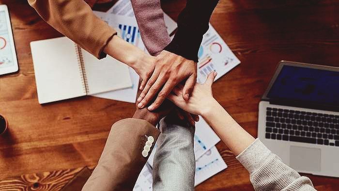 Bạn bè ảnh hưởng lớn tới cuộc sống của chúng ta nên tránh kết giao với những người tiêu cực