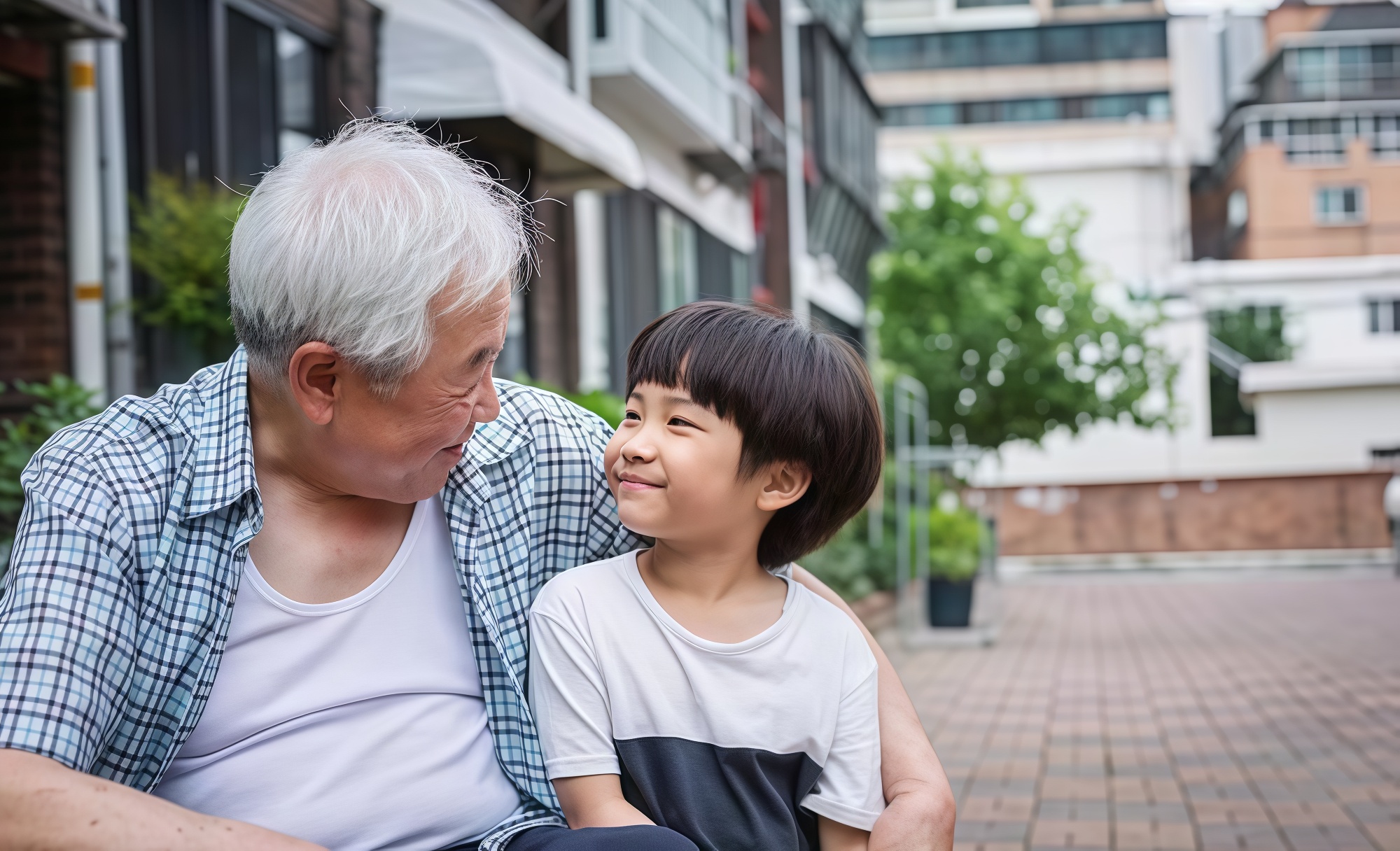 Ông ngoại trêu cháu trai: "Lần sau đừng đến nhà ông ăn ké nữa nhé!" - Đứa trẻ nói 1 câu, ông muốn ngã quỵ - Ảnh 1.