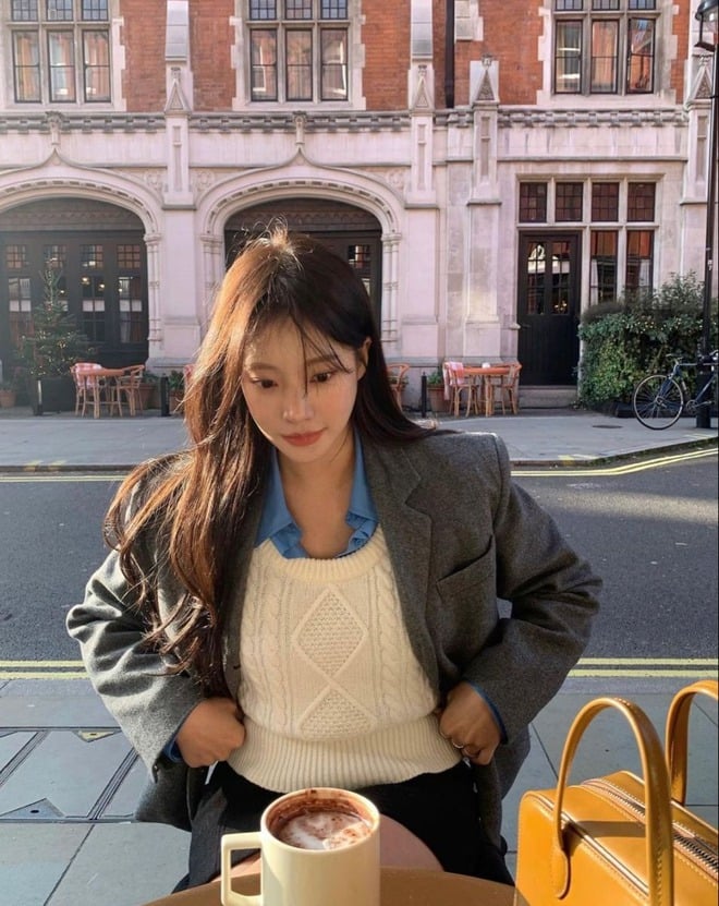 Chiếc blazer luôn chiếm một vị trí không thể thay thế – món đồ vừa mang nét thanh lịch của mùa lạnh