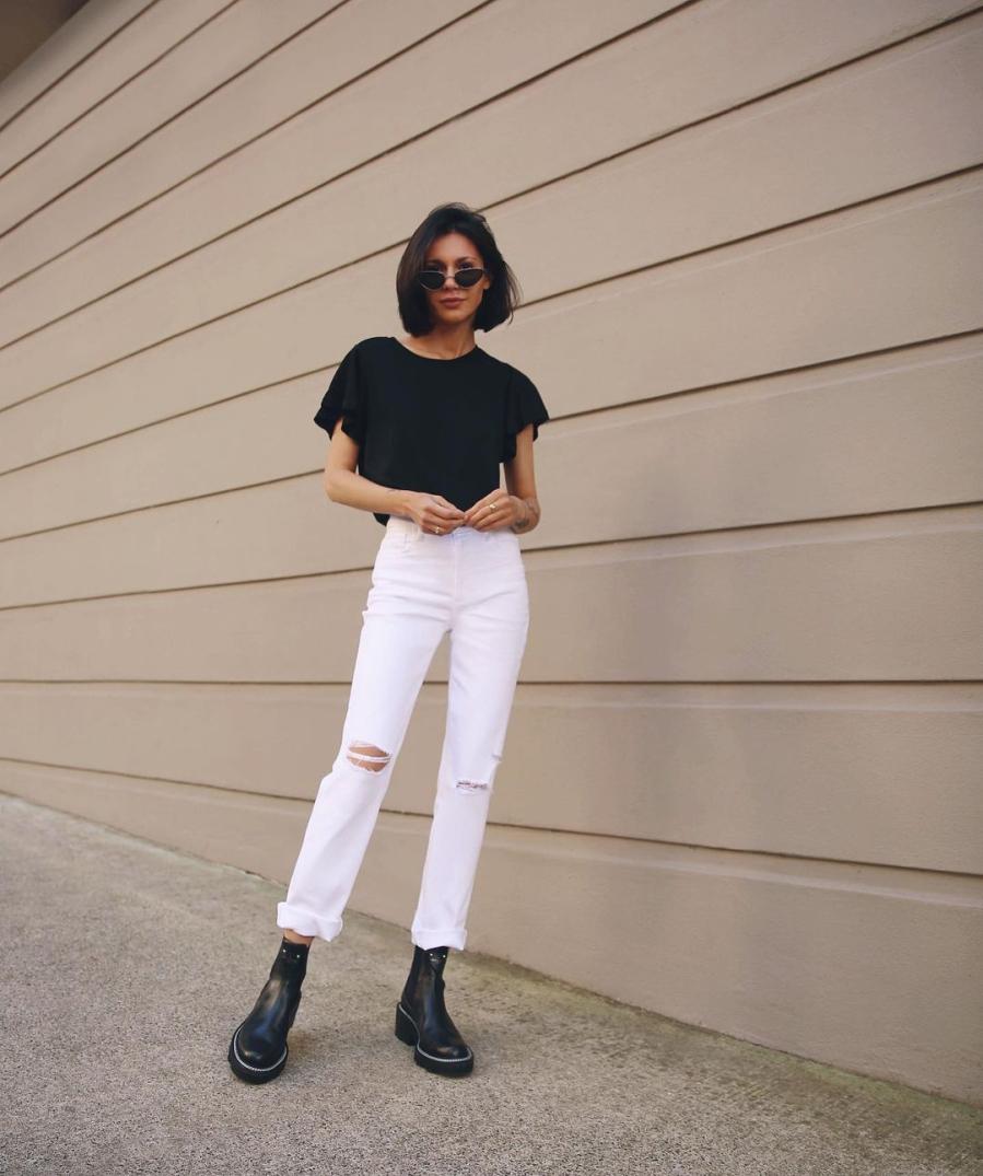 Một đôi boots mũi nhọn hoặc mũi thuôn dài sẽ là lựa chọn sáng suốt, giúp tạo cảm giác chân dài và dáng người cân đối hơn.