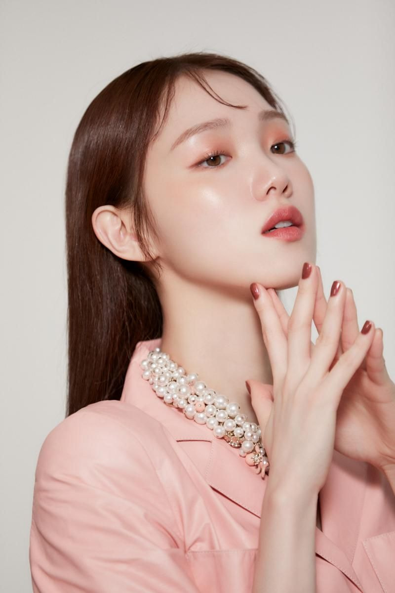 Gỗ đàn hương từ lâu được biết đến trong các bài thuốc làm đẹp truyền thống với công dụng làm sáng da