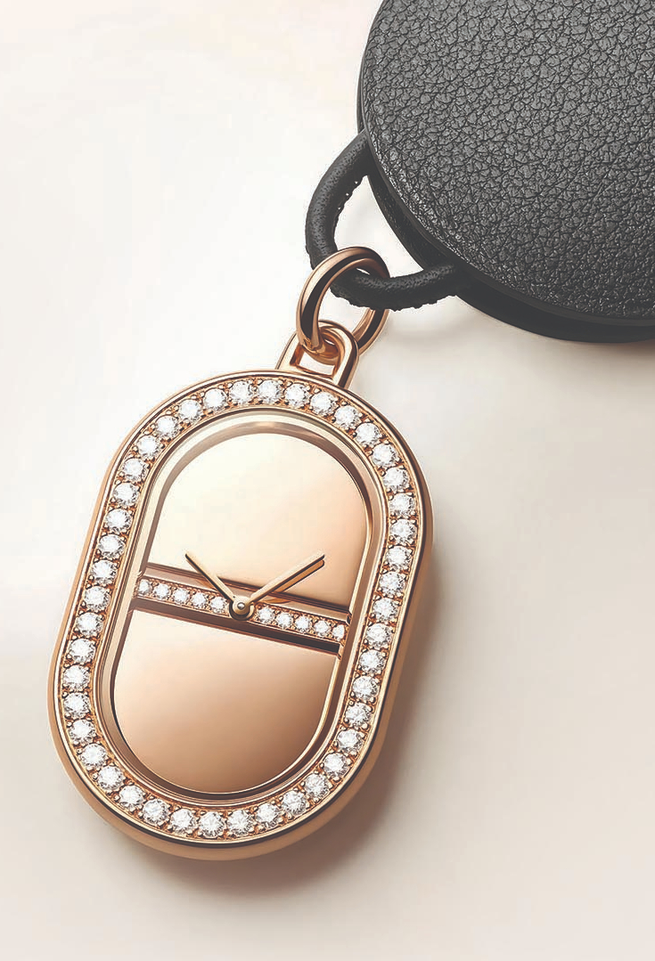 Top trang sức tinh xảo và nữ tính của mùa thời trang Thu-Đông 2025- Ảnh 1. Top trang sức tinh xảo và nữ tính của mùa thời trang Thu-Đông 2025- Ảnh 1.