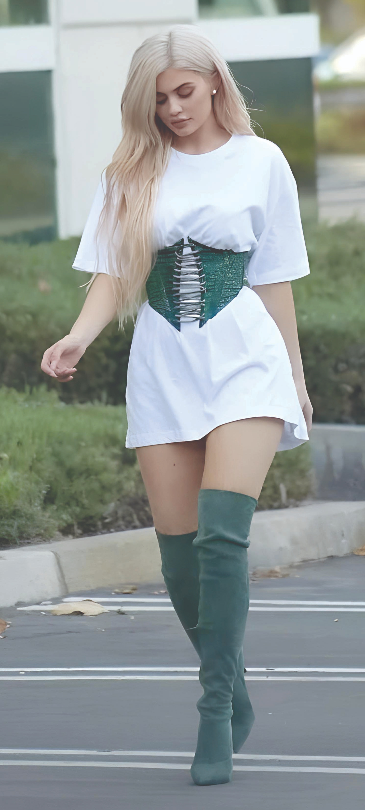 Trăm năm đấu tranh nữ quyền qua sự biến đổi của corset- Ảnh 2. Trăm năm đấu tranh nữ quyền qua sự biến đổi của corset- Ảnh 2.