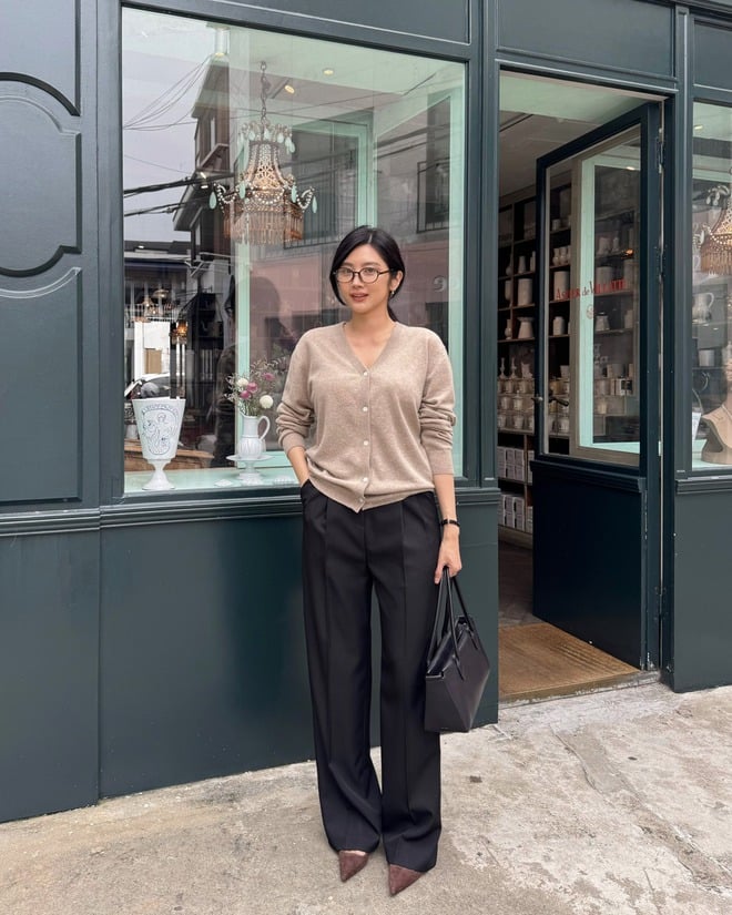 Khi tiết trời chuyển mình sang thu, áo len mỏng trở thành lựa chọn lý tưởng để vừa giữ ấm vừa tôn dáng.