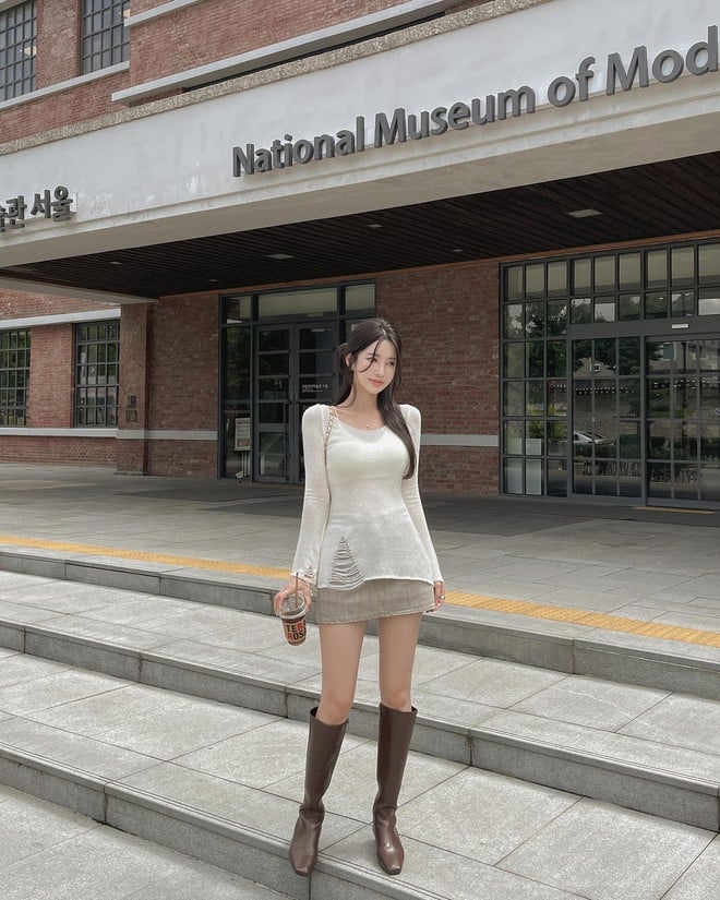 Tông nâu như caramel hay mocha vừa ấm áp vừa thời thượng, đặc biệt hợp cho mùa thu – đông. 