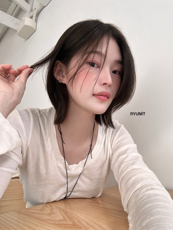 Tóc ngắn layer là lựa chọn hoàn hảo cho những ai muốn tạo cảm giác tóc dày mà vẫn giữ nét tự nhiên.