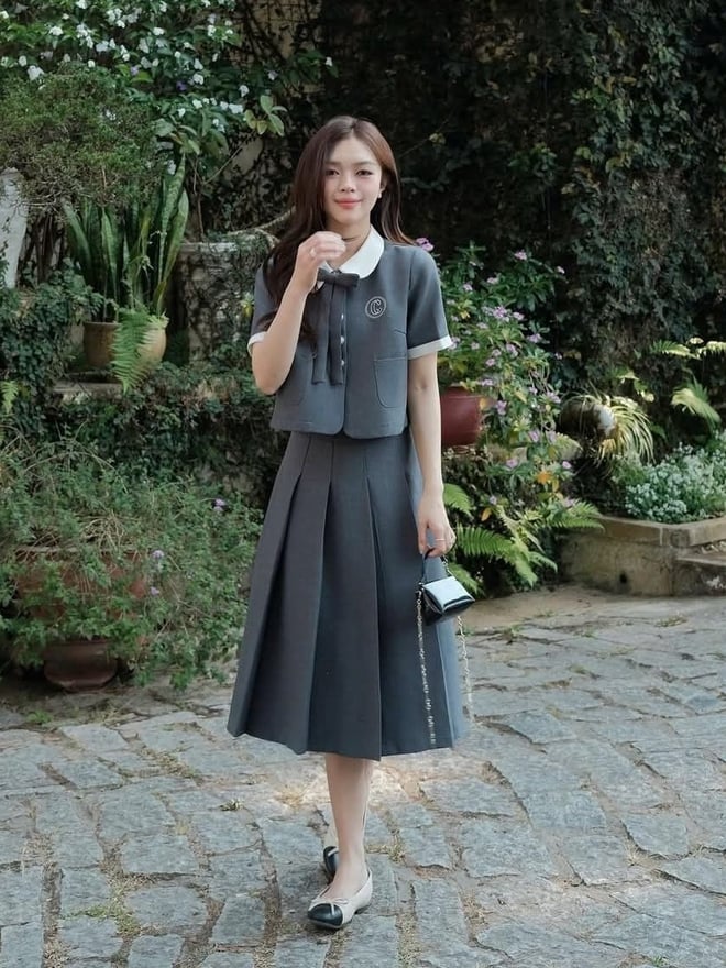 Kiểu váy này phù hợp từ công sở, sự kiện gia đình đến những buổi gặp gỡ bạn bè.