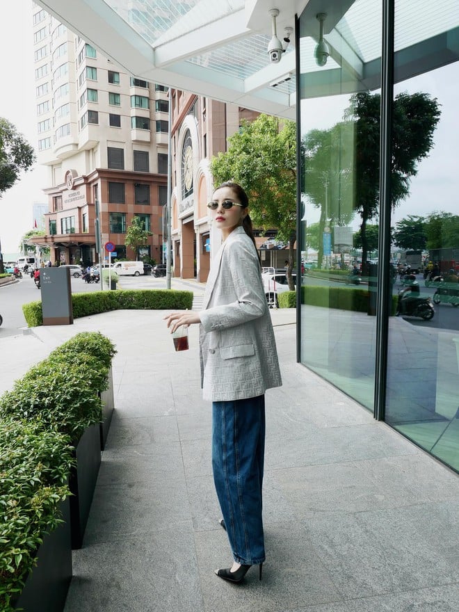 Kỳ Duyên đều toát lên nét tự tin và phong thái phóng khoáng khiến người khác khó rời mắt.