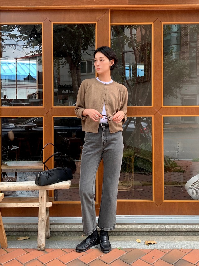  Bộ trang phục không chỉ tôn dáng nhờ form quần gọn gàng mà còn khiến người mặc trông nổi bật hơn, dù chỉ chọn những item cơ bản