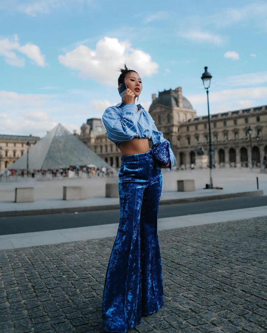 Còn với cô nàng cao ráo, họa tiết cầu kỳ hay quần sáng màu đều có thể trở thành điểm nhấn thời trang cá tính.    