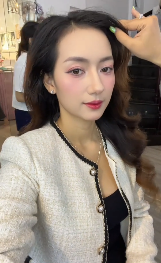 "Mẹ chồng trẻ nhất nước", sao mà giống diễn viên Phương Anh Đào: Danh tính hé lộ điều thú vị - Ảnh 9.