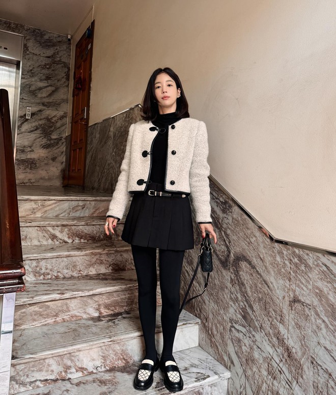 Đôi giày tưởng chừng đơn giản này lại mang trong mình sức hút đặc biệt – vừa cổ điển, vừa hiện đại.