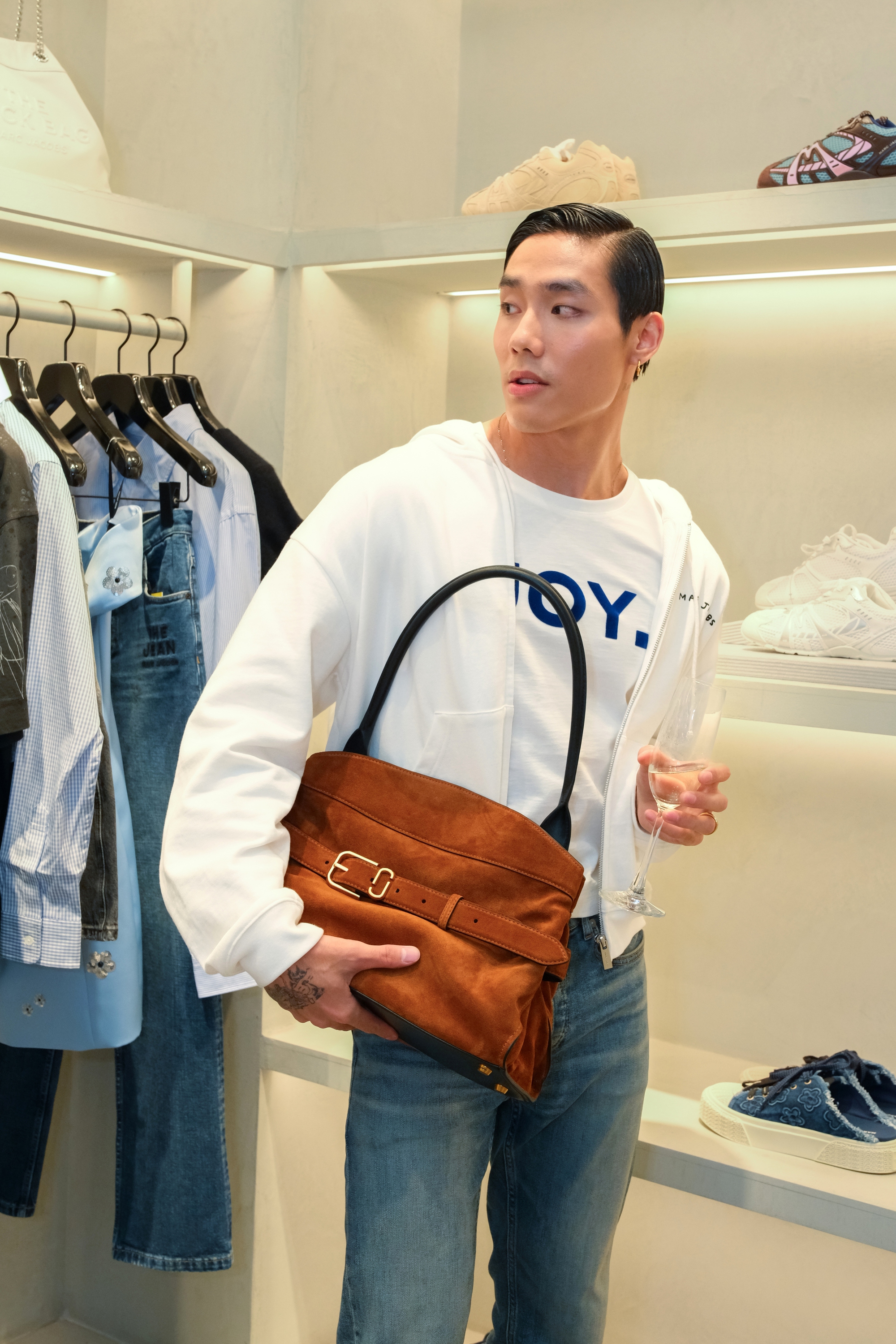 Dakota - Cristina - The Tote Bag: Bộ ba thiết kế dẫn dắt cuộc chơi chất liệu của nhà mốt Mỹ mùa cuối năm 2025- Ảnh 7.