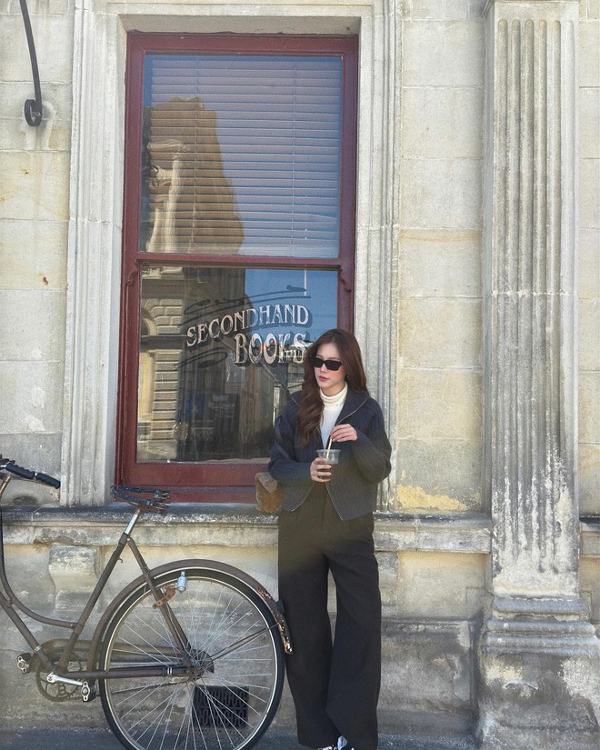 Cô không ngại thử nghiệm, không sợ sự thay đổi, bởi hơn ai hết, Baifern hiểu rằng vẻ đẹp thực sự bắt nguồn từ thần thái và sự tự tin.