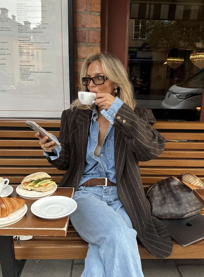 Với phụ nữ trên 35 tuổi, blazer gần như là “người bạn đồng hành” lý tưởng trong mọi hoàn cảnh