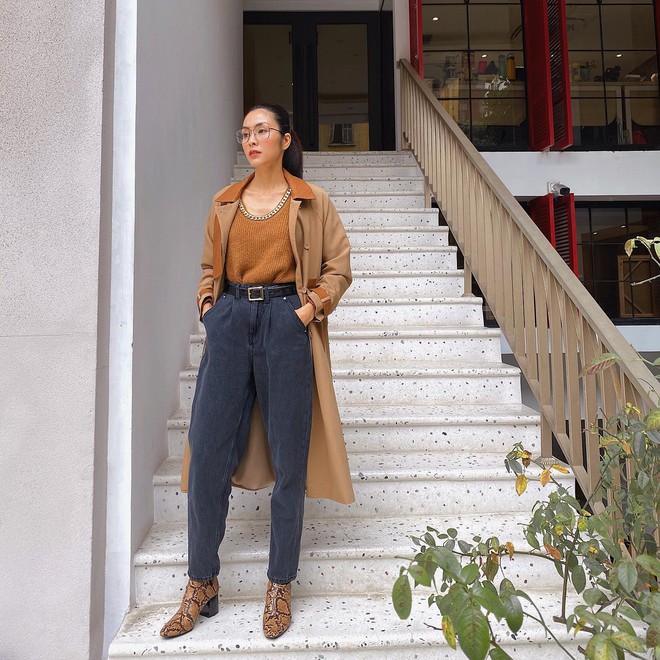 Trench coat là biểu tượng kinh điển của thời trang mùa lạnh, luôn được các mỹ nhân Việt ưu ái trong tủ đồ.