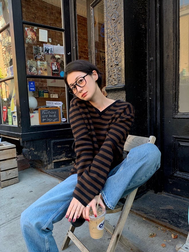 Những chiếc áo len dáng suông luôn là lựa chọn “an toàn” nhưng vẫn rất thời trang.