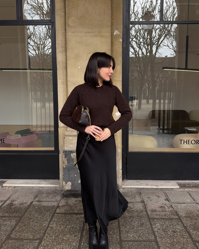  Sự tương phản giữa chất liệu ấm áp và mềm mại tạo nên tổng thể vừa sang trọng vừa nhẹ nhàng.