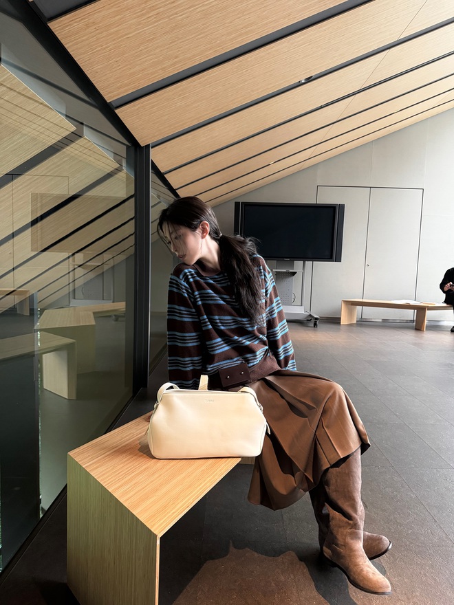 Màu nâu là lựa chọn lý tưởng cho những ai muốn đổi mới mà không quá táo bạo. 