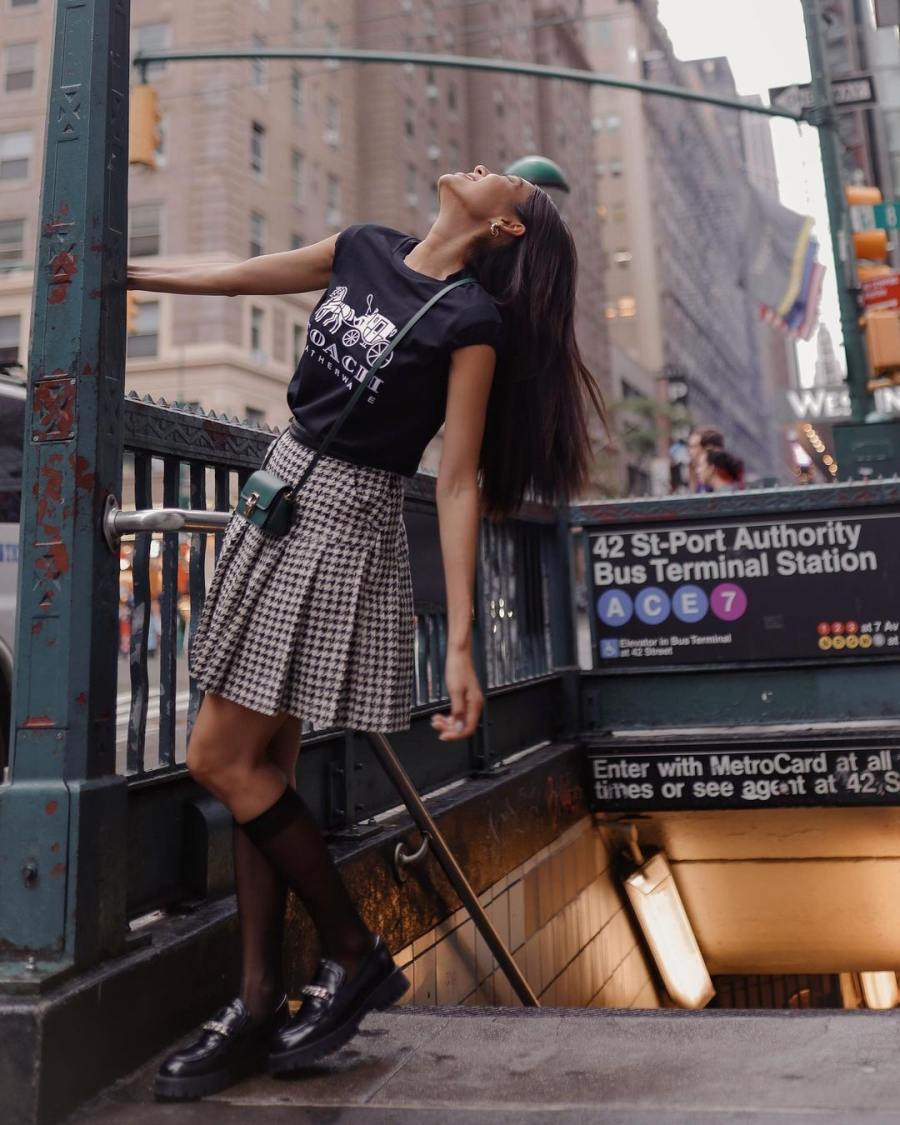 Sự kết hợp giữa trắng và đen luôn mang đến vẻ ngoài thanh lịch nhưng không kém phần ấn tượng