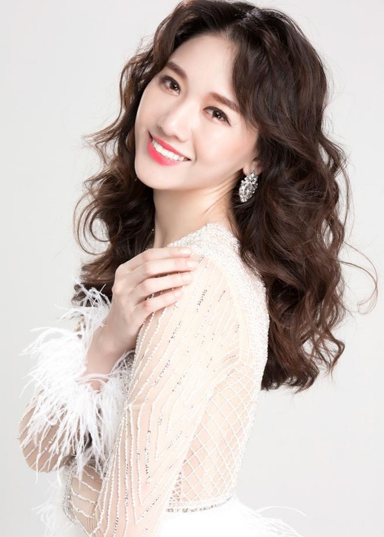 Bên cạnh đó, công thức kem dưỡng còn hỗ trợ làm đều màu da bằng cách hạn chế quá trình hình thành melanin — nguyên nhân gây thâm sạm và đốm nâu.