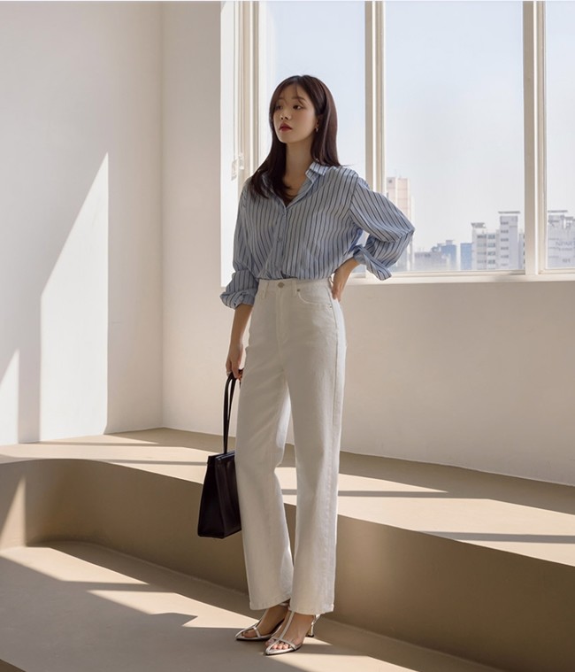 Bạn có thể mặc đi làm, đi chơi hoặc kết hợp với quần jeans để tạo nên phong cách vừa thanh thoát vừa thời thượng.