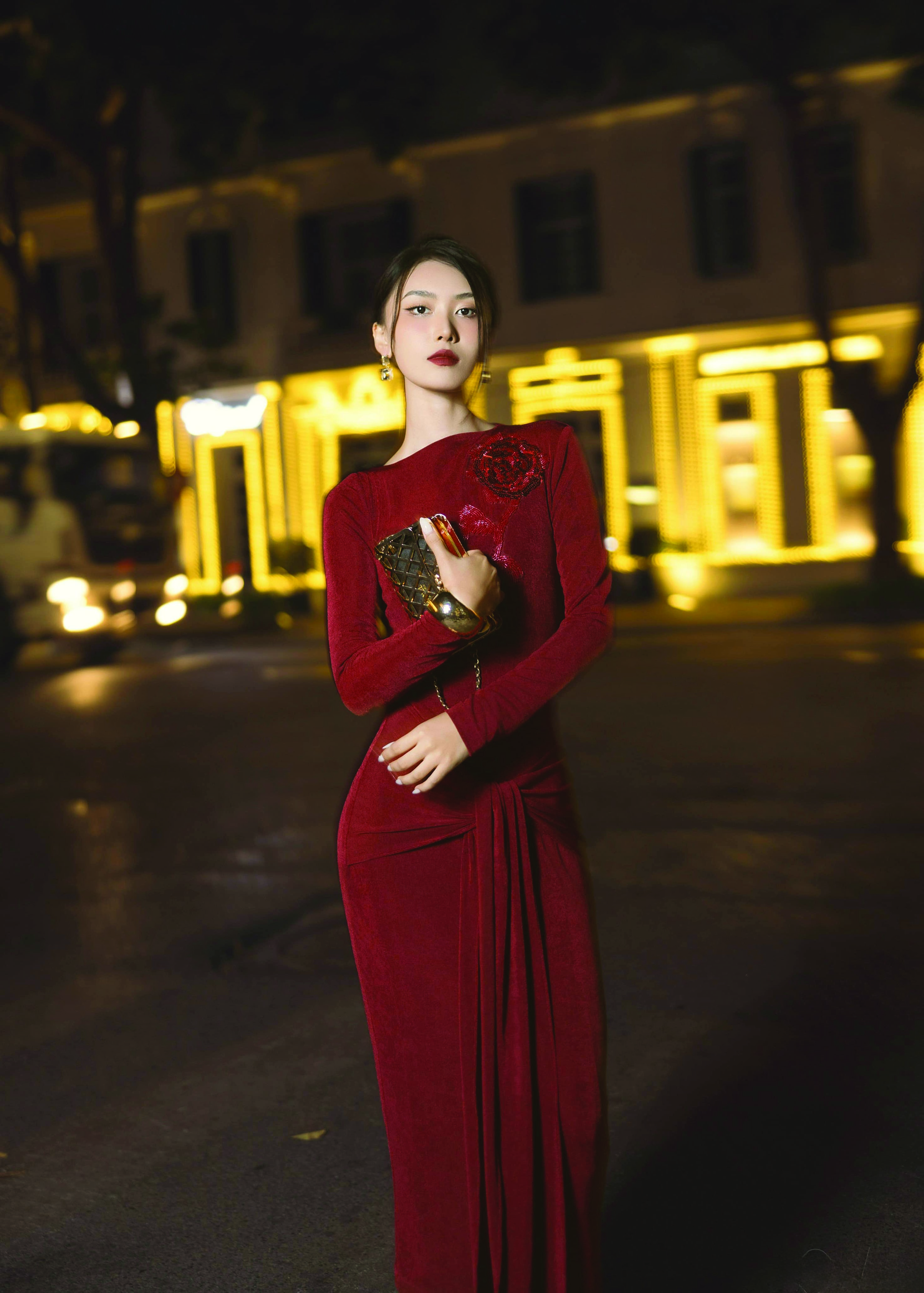 Váy đỏ quyến rũ, ngọt ngào đón Noel và năm mới- Ảnh 1.