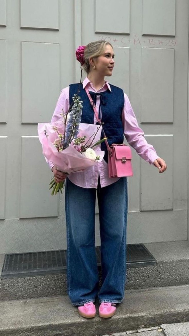 Bí quyết là chọn sơ mi có form vừa vặn, cổ và tay áo giữ dáng tốt, chất liệu dày dặn nhưng vẫn mềm mại