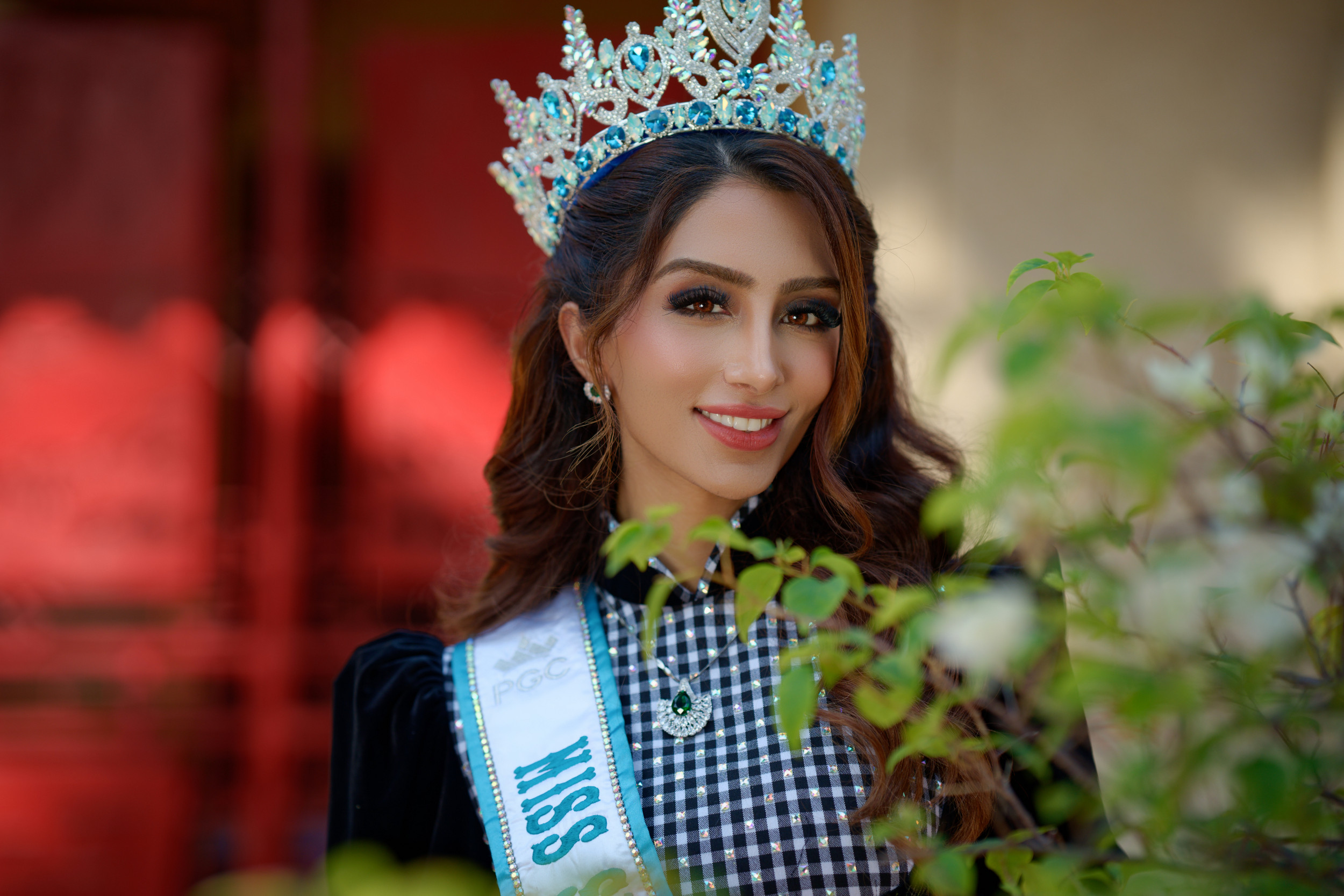 Arsh Thind - Hoa hậu Siêu quốc gia Canada 2025. Cô cũng là người gốc Colombia, hiện là sinh viên điều dưỡng tâm thần